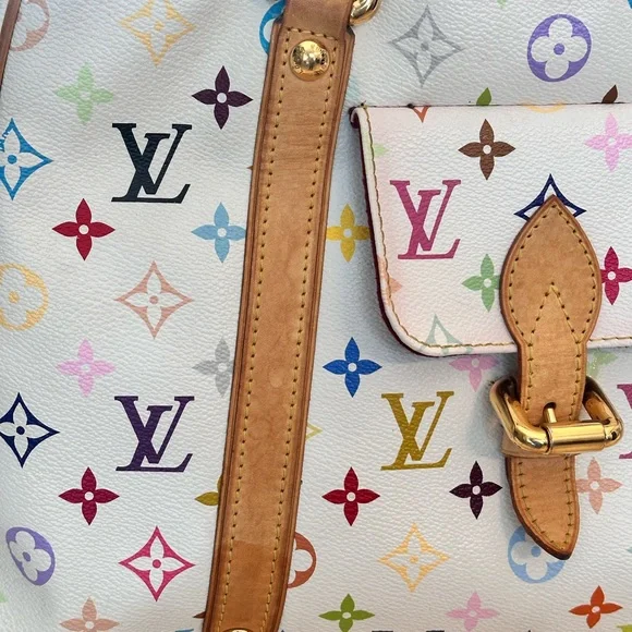 Louis Vuitton - Picture 7 of 17